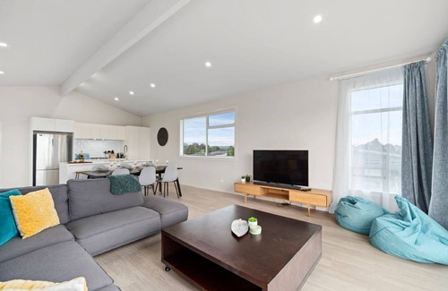 Taupo House | Timeout @ Taupo Modern Home