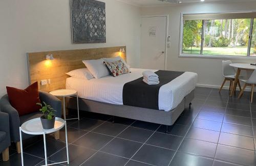 Tin Can Bay Hotel | Tin Can Bay Motel