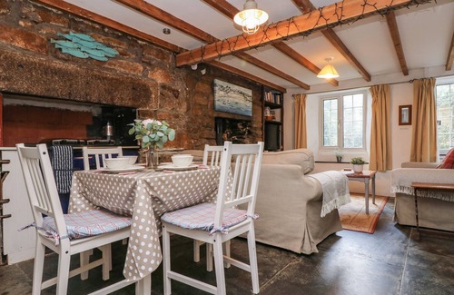 Liskeard Cottage | TINNERS COTTAGE, pet friendly, character holiday cottage in Liskeard