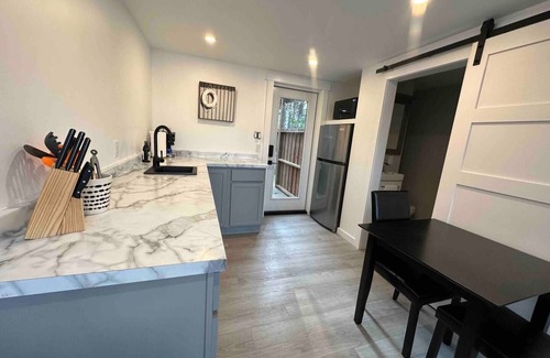 Clare House | Tiny 5 (Private hot tub)