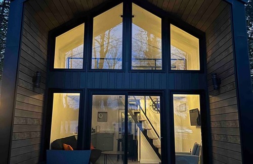 Clare House | Tiny 5 (Private hot tub)