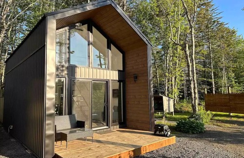 Clare House | Tiny 5 (Private hot tub)