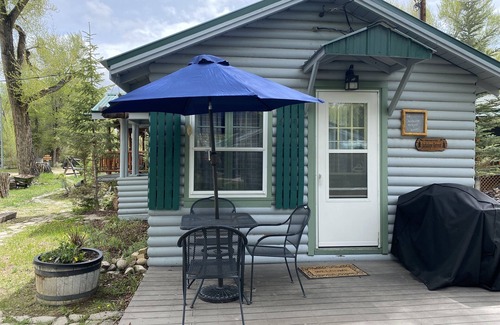 Riverside Cabin | Tiny but Mighty | Jackalope Retreat Cabin in Riverside, Wyoming