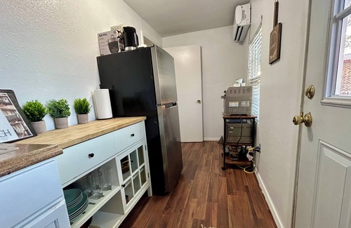 West Odessa Cabin | Tiny Cabin - King or Twin Beds - Corn Hole - Pets Ok