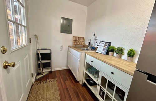 West Odessa Cabin | Tiny Cabin - King or Twin Beds - Corn Hole - Pets Ok