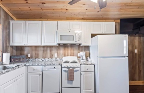 Albertville Apartment | Tiny cabin on 10 acres with pond