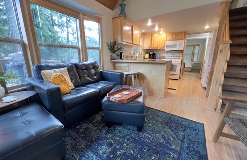 Lakebay Cabin | Tiny Cabin Retreat in Forest– Private Nature Escape! -Near Beaches & Trails