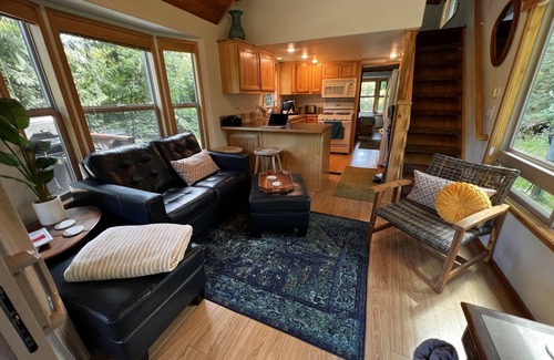 Lakebay Cabin | Tiny Cabin Retreat in Forest– Private Nature Escape! -Near Beaches & Trails