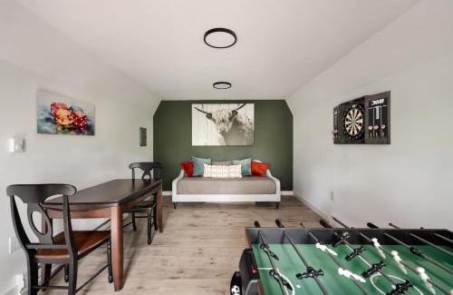 Great Cacapon Apartment | Tiny Cabin w Fire Pit Game Room and Dog Friendly