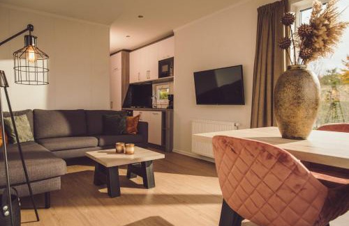 Municipality of Rijssen-Holten Ski Chalet | Tiny Cabin with Hottub I 4 p