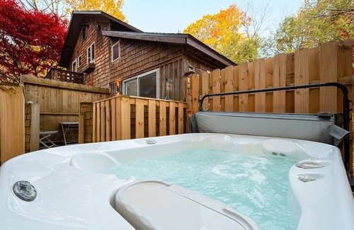 Brownfield Condo | Tiny Casita | 1BR, 1BA, Loft Tiny Home, Hot Tub