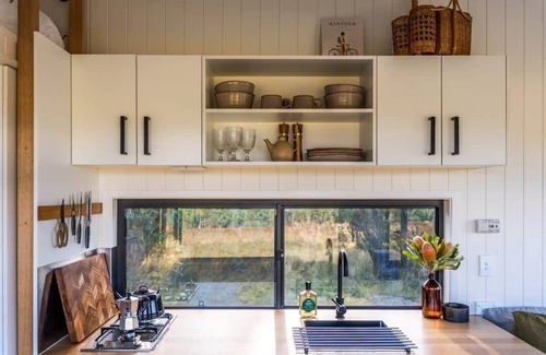 Shooters Hill Cabin | Tiny Daisy Summary: R