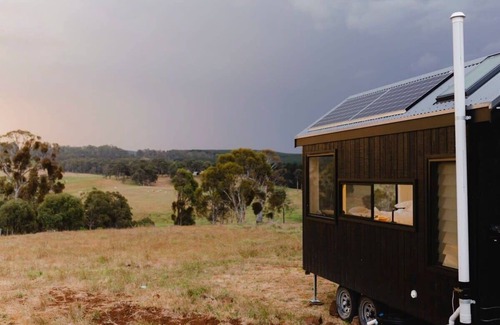 Shooters Hill Cabin | Tiny Daisy Summary: R