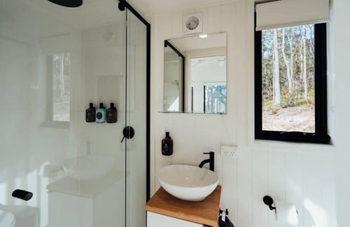 Shooters Hill Cabin | Tiny Daisy Summary: R