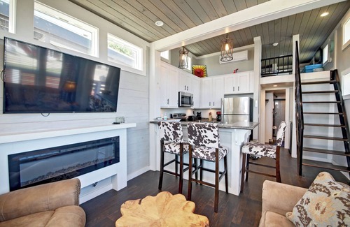 Austin House | Tiny Home for 4 in a Resort Community.