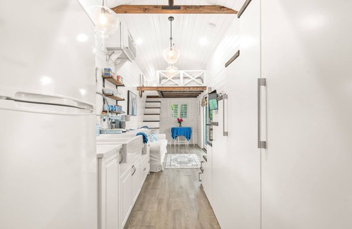Agoura Hills House | Tiny Home Haven in Malibu- 2 Bedroom and 1 bathroom!