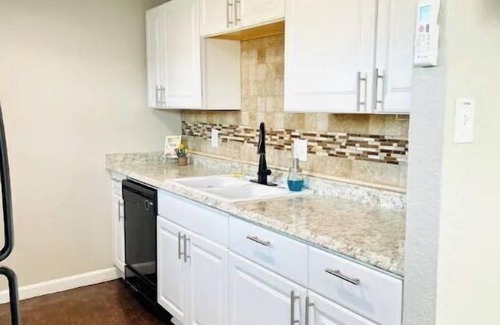 Carter Riverside House | Tiny home in Fort Worth. “Casita” - Cozy and cheerful home