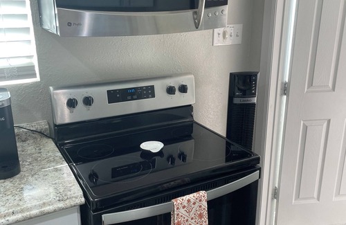Carter Riverside House | Tiny home in Fort Worth. “Casita” - Cozy and cheerful home