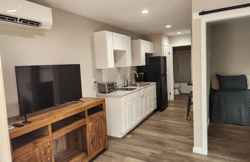 Leesburg House | Tiny Home in Leesburg - Convenient to Leesburg Landing and Cherokee Rock Village