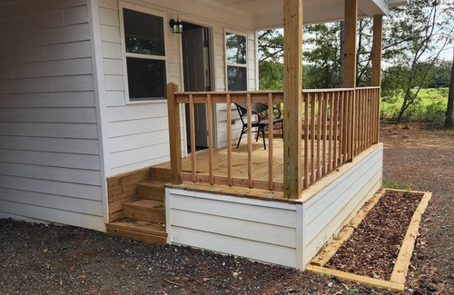 Leesburg House | Tiny Home in Leesburg - Convenient to Leesburg Landing and Cherokee Rock Village