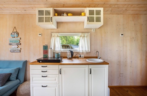 Fitzen House | Tiny Home 'Mit Blick Auf Den See' with Private Garden, Wi-Fi and Air Conditioning