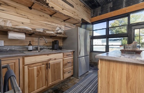 Elizabethtown House | Tiny home, River View near Shawnee Forest, hiking and boating Ohio River
