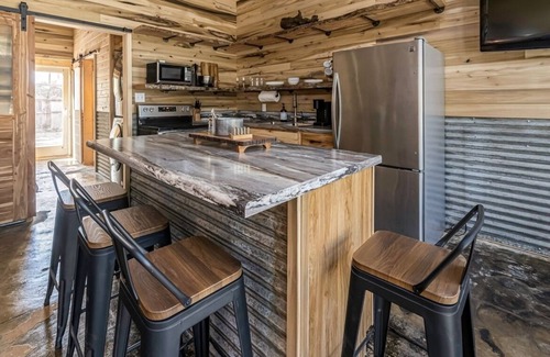 Elizabethtown House | Tiny home, River View near Shawnee Forest, hiking and boating Ohio River