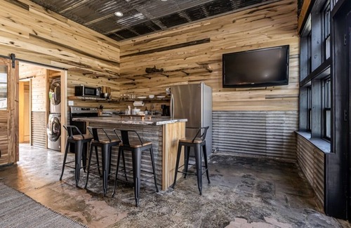 Elizabethtown House | Tiny home, River View near Shawnee Forest, hiking and boating Ohio River