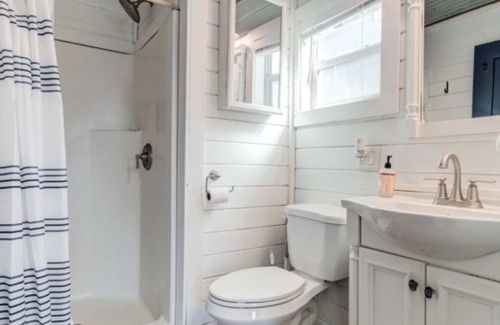 Brazoria Cottage | Tiny Homes on River w/dock, fire pit & game room