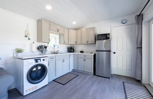Town of Schodack Apartment | Tiny House 2.5 hrs NYC and Boston Waterfront WIFI