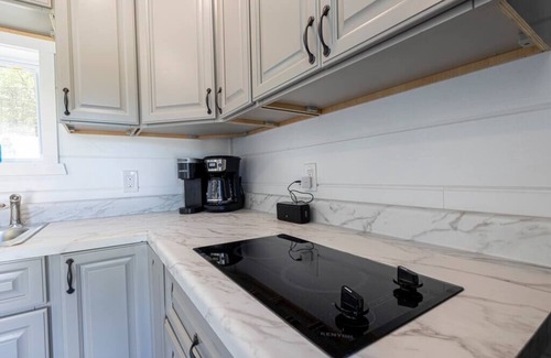 Town of Schodack Apartment | Tiny House 2.5 hrs NYC and Boston Waterfront WIFI