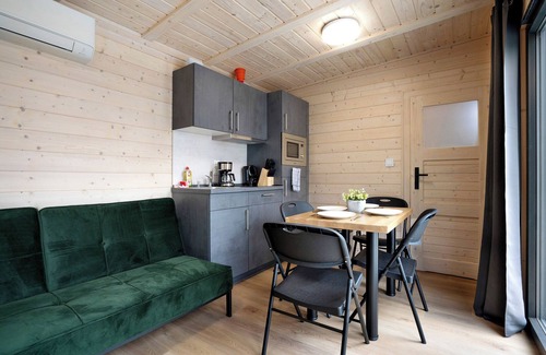 Lichterfeld-Schacksdorf Apartment | Tiny House ‘André’ with lake view from the terrace, sauna, access to the lake