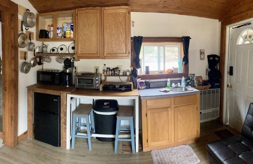 Marienville Cabin | Tiny house Free wood, pet-friendly Mins from Cook’s & Allegheny National Forest!