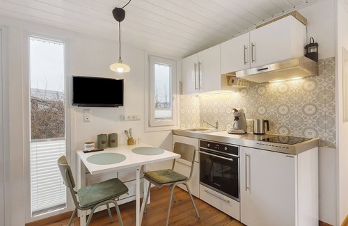 Jesberg House | 'Tiny House Im Grünen' with Private Terrace and Private Garden