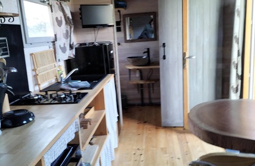 Saint-Vallier Cabin | Tiny house in the countryside