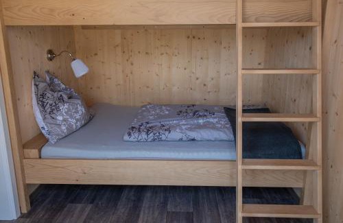 Perwang am Grabensee Apartment | Tiny-House mit großer Terrasse zum Genießen!