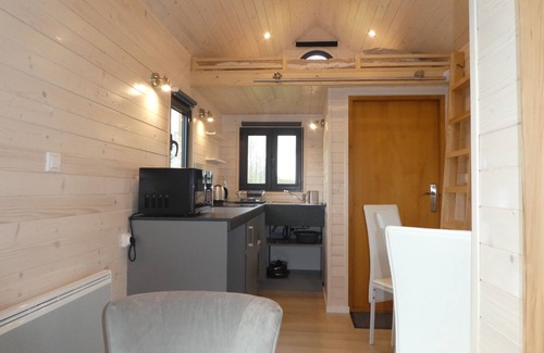 Bernieres Cottage | Tiny House Oscar meadow