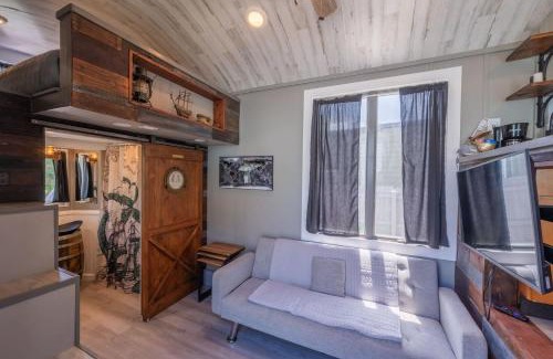 Sarasota House | Tiny House Pirate Ship - Sleeps 2 near Siesta Key beach