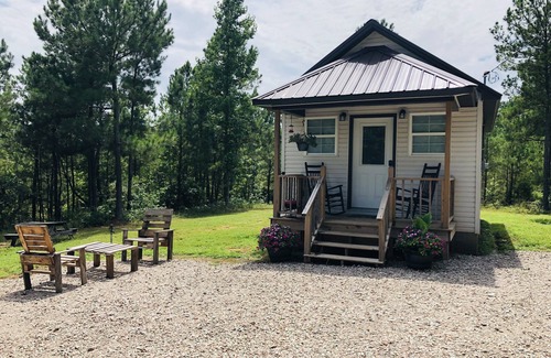 Morris Chapel House | Tiny house/sleeps 4