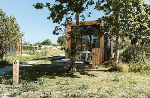 Ouddorp Ski Chalet | Tiny house where your dog is welcome as well!