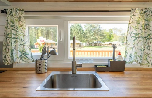 Zeewolde House | Tiny house with a maximum of 6 sleeping spots in the color blue.