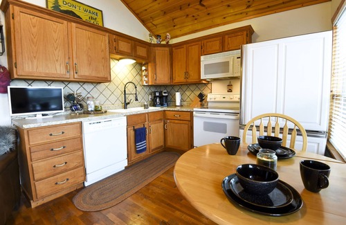 Clayton Cabin | Tiny House With a Million Dollar View (Oka Chukka)