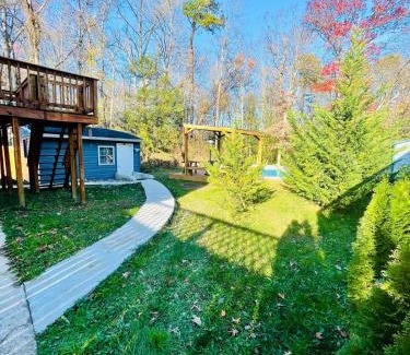 Glen Burnie House | Tiny House With Private Pool