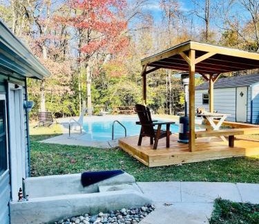 Glen Burnie House | Tiny House With Private Pool