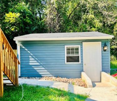 Glen Burnie House | Tiny House With Private Pool