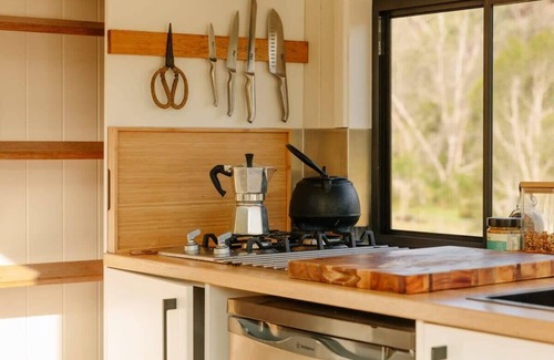 Upper Colo Cabin | Tiny Thomas Summary: