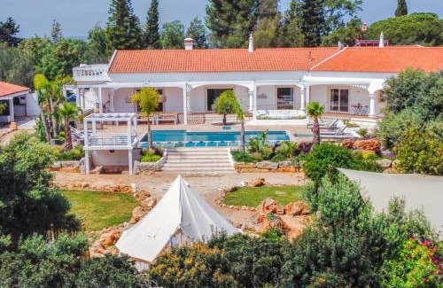 Colinas Verdes Villa | Tiny Whale Lodge, a unique space for groups