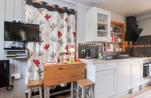 Blandford Forum Cottage | TINY WILLOW, pet friendly, with a garden in Child Okeford