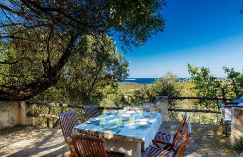 Cannigione House | Tipica Casa Sarda con Piscina Privata e Vista Mare