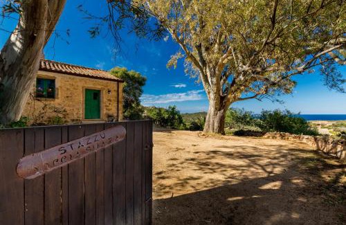 Cannigione House | Tipica Casa Sarda con Piscina Privata e Vista Mare